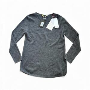 Dear Cashmere Women's Gray Long Sleeve Knit Top